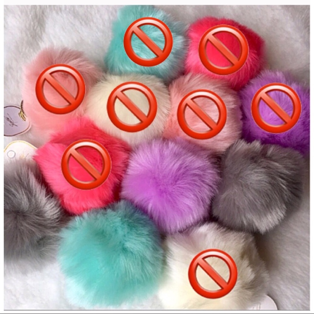 2 Left!!! ✨HP 4/28✨ Pooooof Pom Pom Keychain - Picture 2 of 5